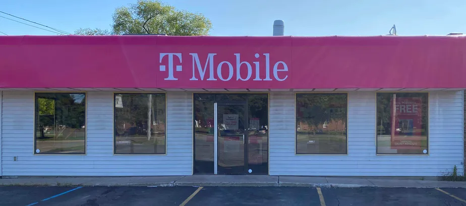 Exterior photo of T-Mobile store at S State Rd & Birch St, Davison, MI