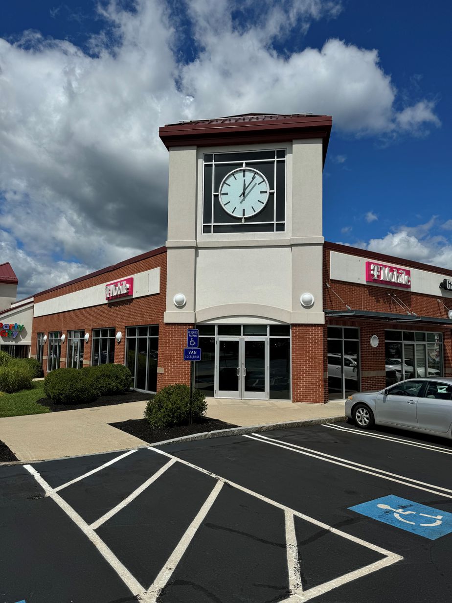 Exterior photo of T-Mobile Store at Plaistow Rd & Haseltine St, Plaistow, NH