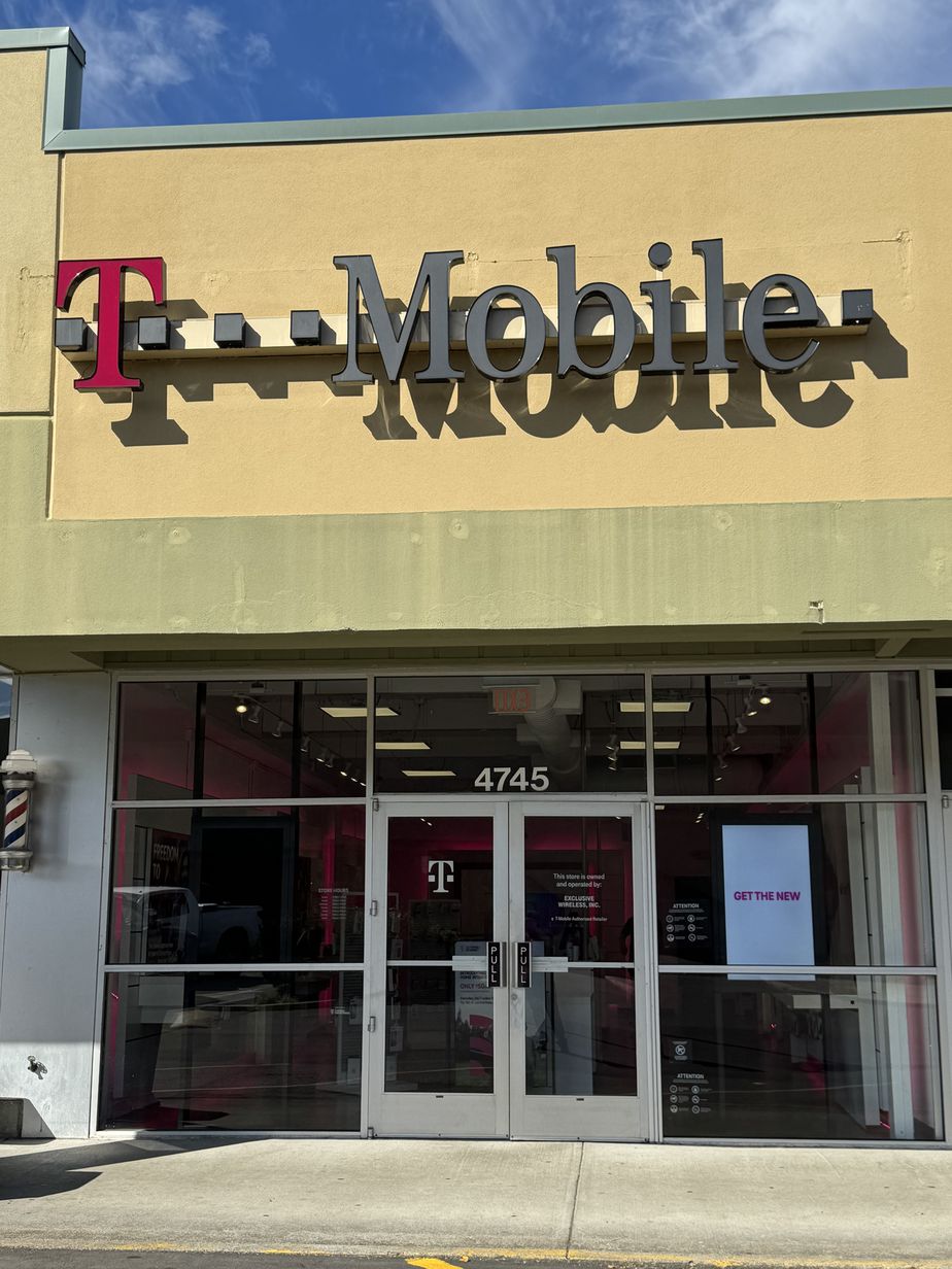 Exterior photo of T-Mobile Store at Beaverton Hillsdale Hwy & 77th, Raleigh Hills, OR