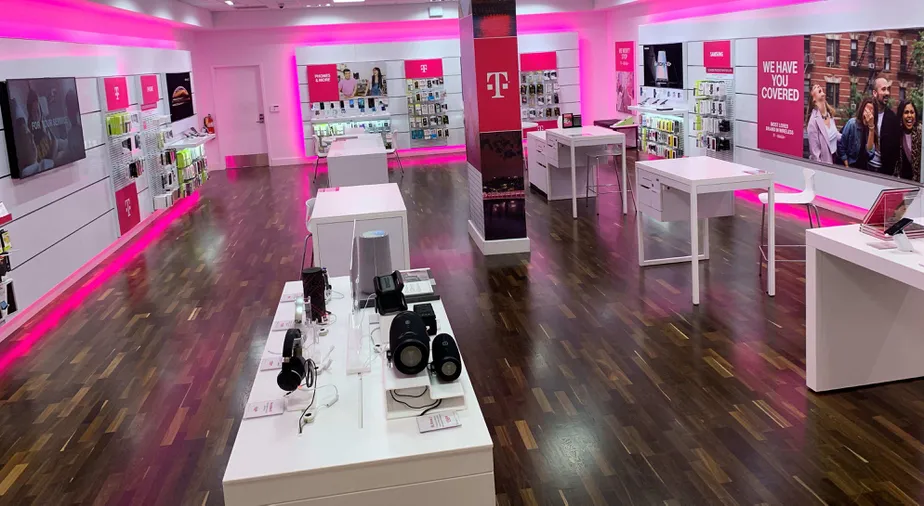 Foto del interior de la tienda T-Mobile en The Mall At Short Hills, Short Hills, NJ