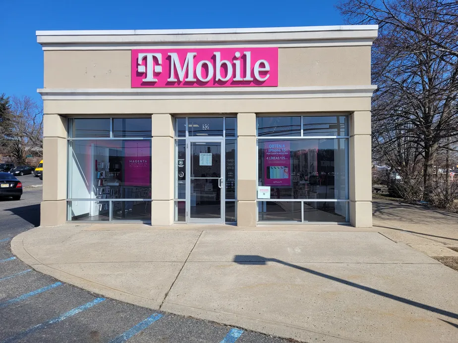  Exterior photo of T-Mobile Store at Parsonage Road, Edison, NJ 