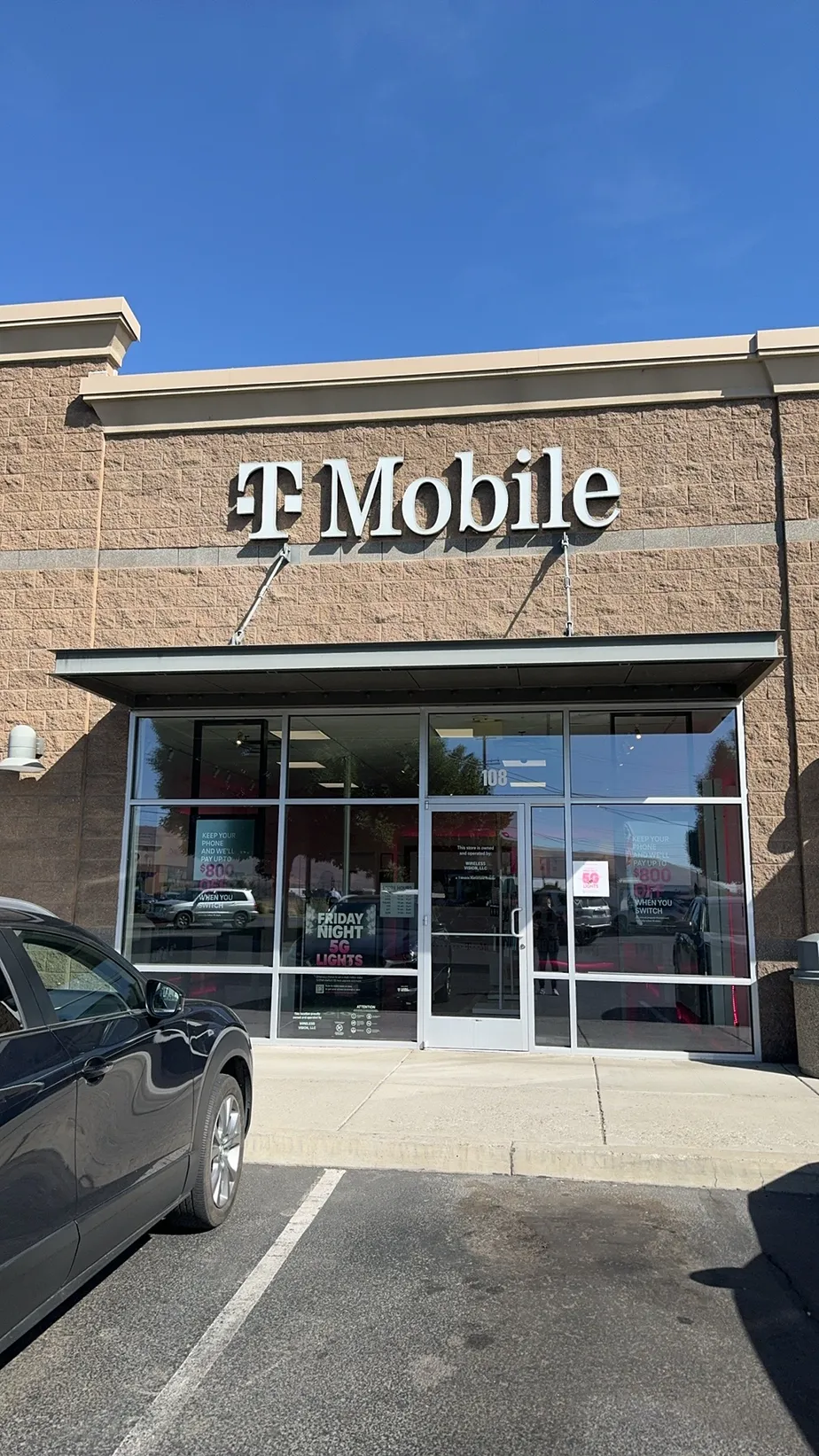  Exterior photo of T-Mobile Store at S 1st St & Old Town Rd, Yakima, WA 
