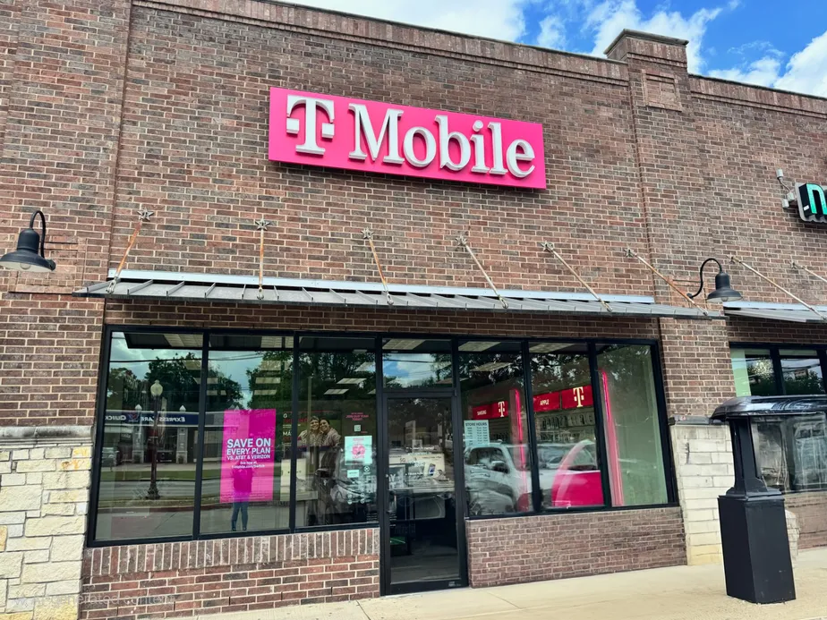  Exterior photo of T-Mobile Store at E Ennis Ave & Laurel St, Ennis, TX 