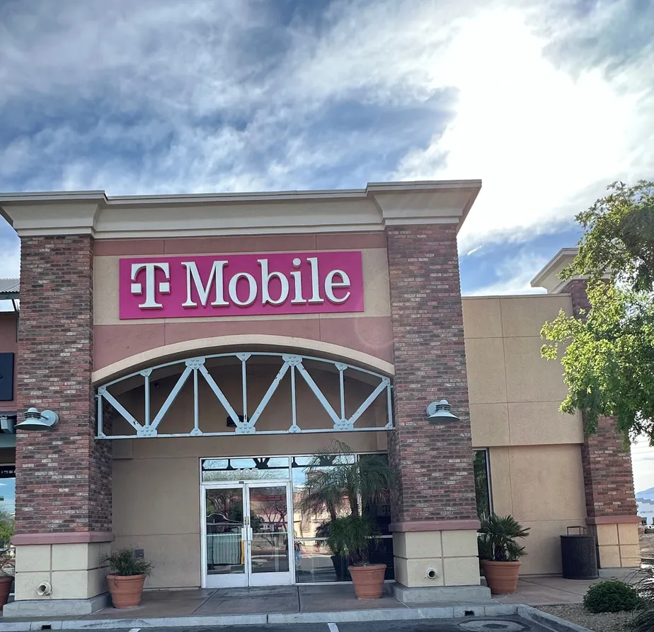 Foto del exterior de la tienda T-Mobile en Craig & Losee, North Las Vegas, NV