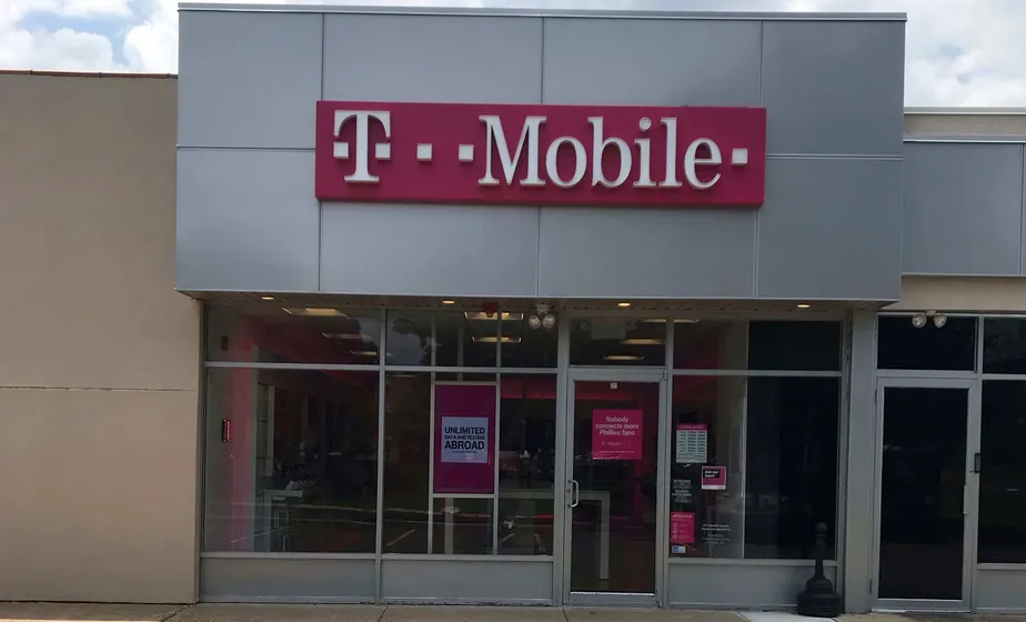 Exterior photo of T-Mobile store at Summit Trace & Newtown Bypass, Langhorne, PA