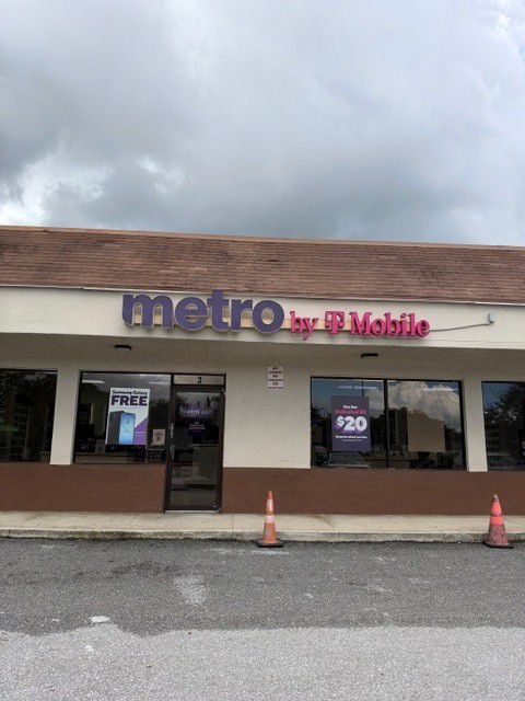 Metro by T-Mobile 3280 Lake Worth Rd - 3280 Lake Worth Rd 