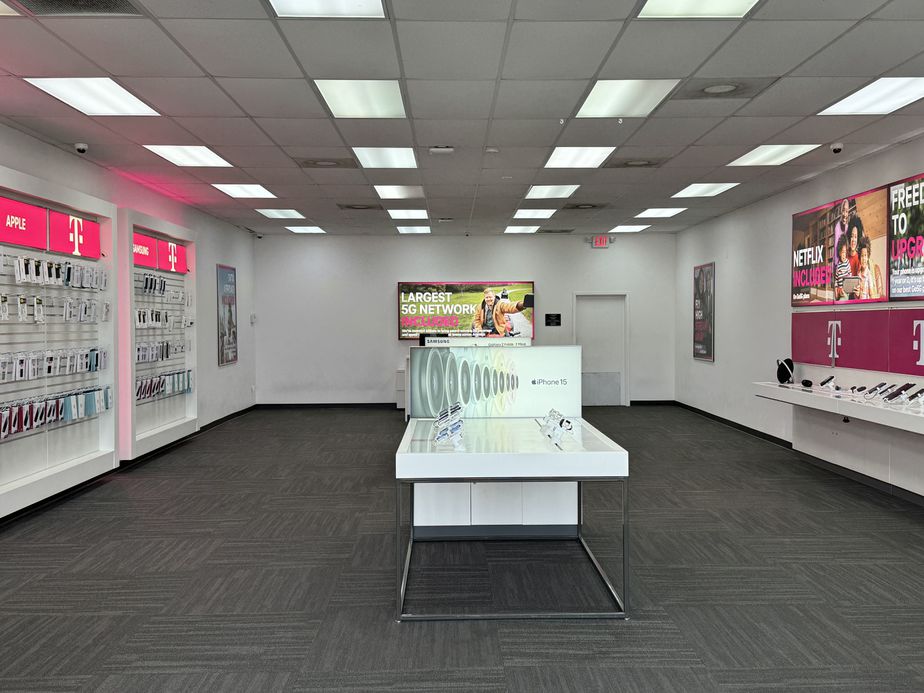 Interior photo of T-Mobile Store at N 12th St & Arcadia Cir, Murray, KY