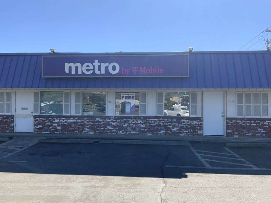 Metro by T-Mobile 201 NE Beacon Dr - 201 NE Beacon Dr