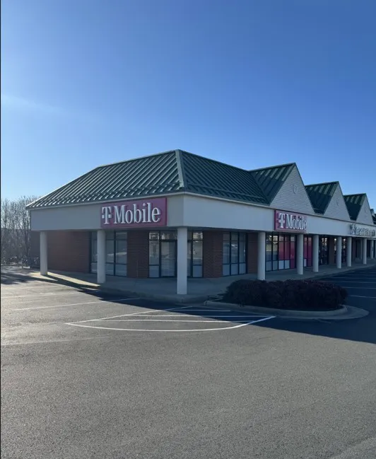  Exterior photo of T-Mobile Store at South Park Blvd & South Ave, Colonial Heights, VA 
