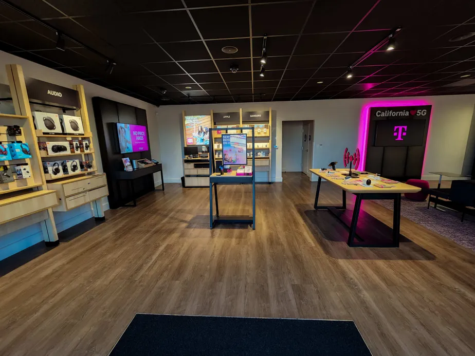 Interior photo of T-Mobile Store at Mountain Green, Upland, CA 