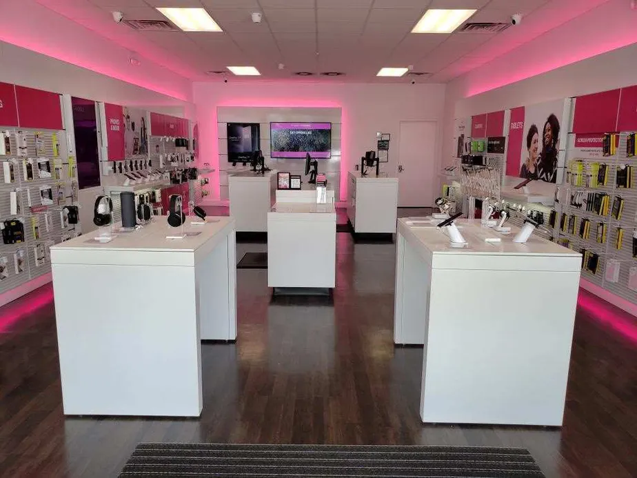 Foto del interior de la tienda T-Mobile en E Pulaski Hwy & S Bridge St, Elkton, MD