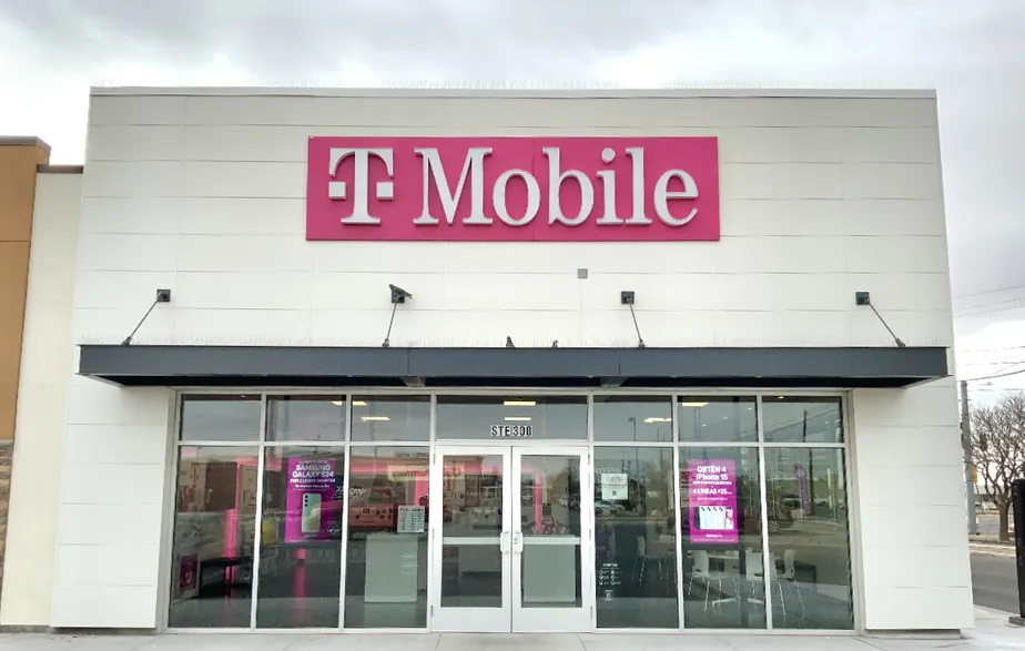 Foto del exterior de la tienda T-Mobile en Hobbs Junction, Hobbs, NM