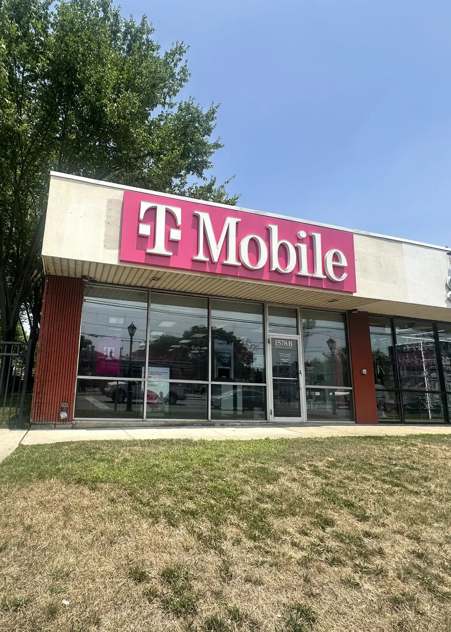  Exterior photo of T-Mobile Store at Elmont Store, Elmont, NY 