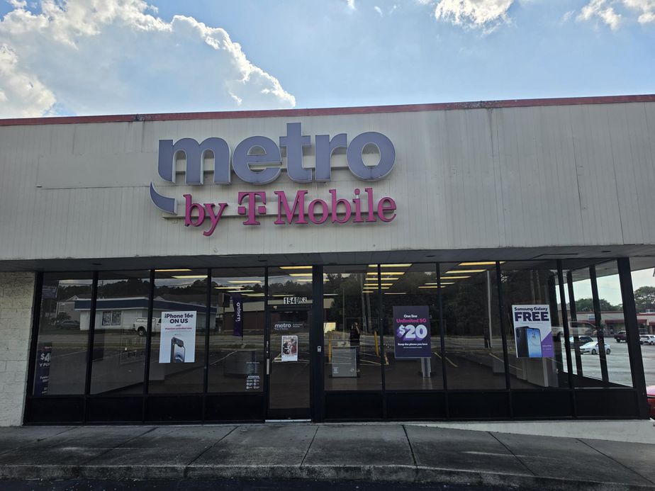 Metro by T-Mobile 1540 Eisenhower Pkwy - 1540 Eisenhower Pkwy 