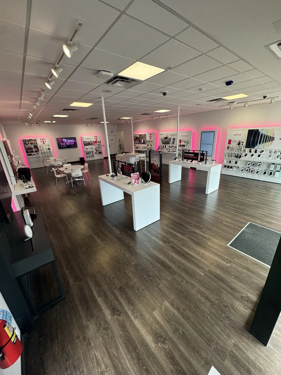  Interior photo of T-Mobile Store at S Green Bay Rd & Regency West Dr, Racine, WI 