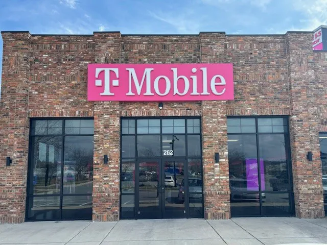  Exterior photo of T-Mobile Store at Premier Blvd & 4th Ave, Roanoke Rapids, NC 