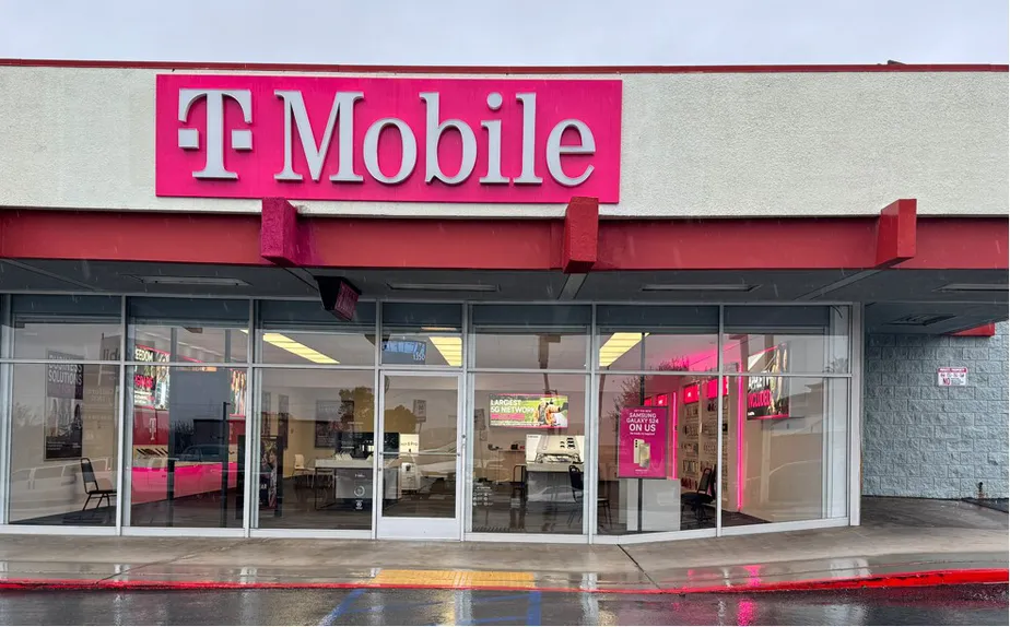  Exterior photo of T-Mobile Store at Main St & E Mountain View St, Barstow, CA 