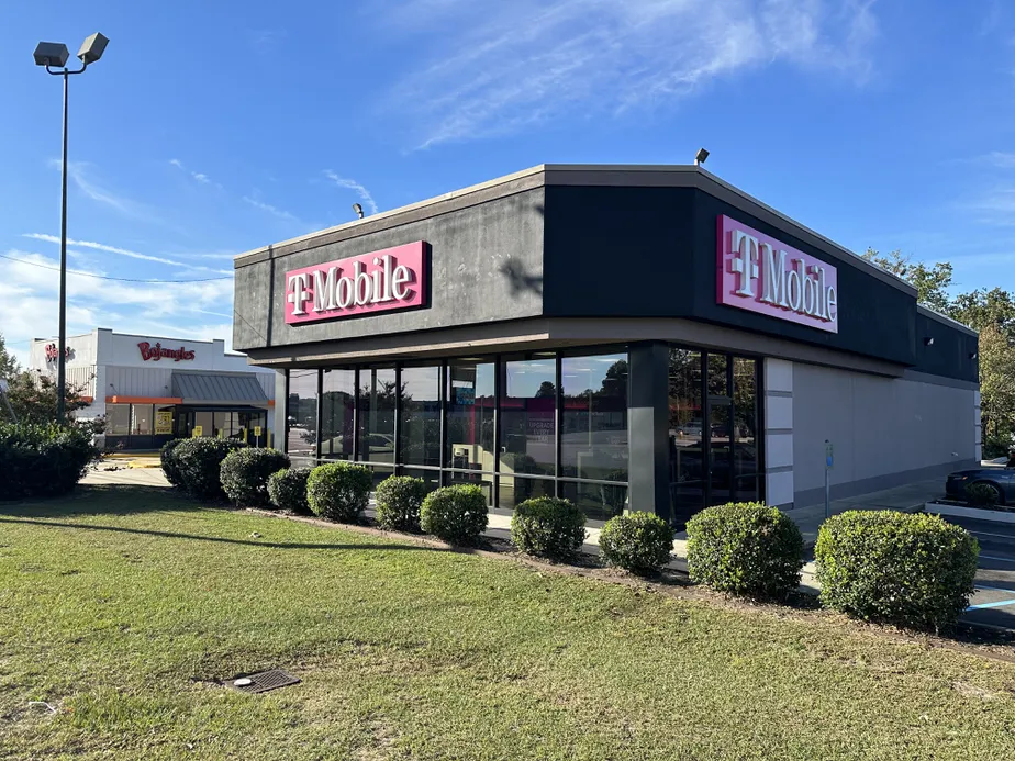  Exterior photo of T-Mobile Store at Broad St & N Bultman Dr, Sumter, SC 