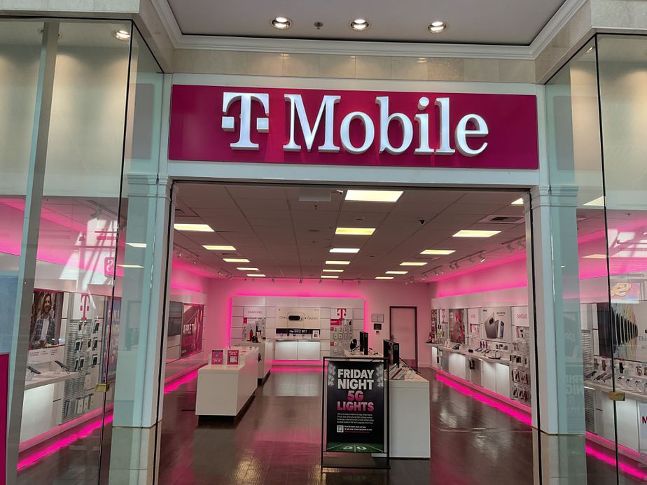 Exterior photo of T-Mobile Store at Spokane Valley Mall, Spokane, WA
