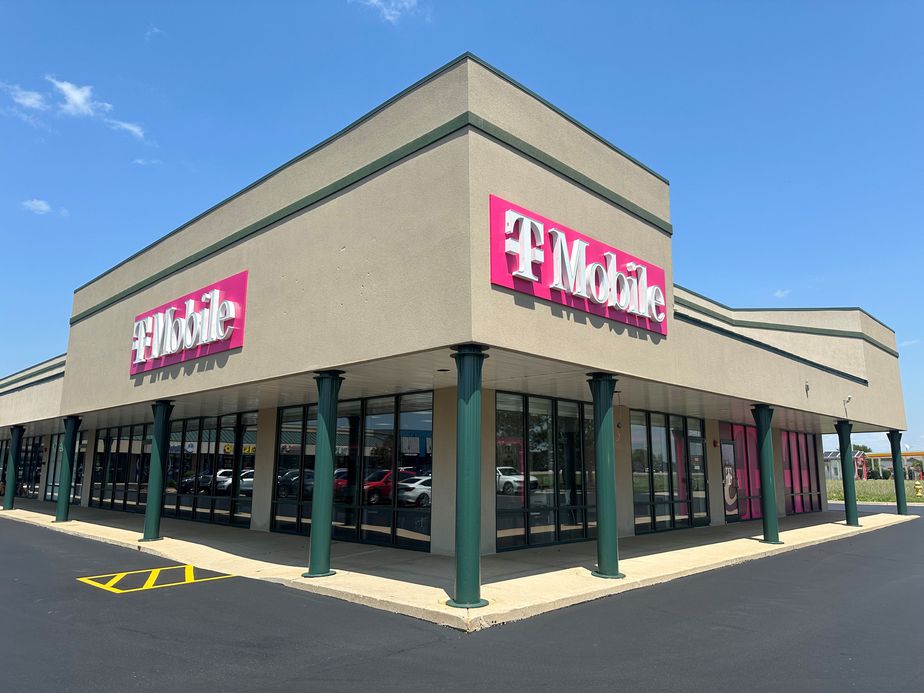Exterior photo of T-Mobile Store at US 6 & Pheasant Lane, Channahon, IL