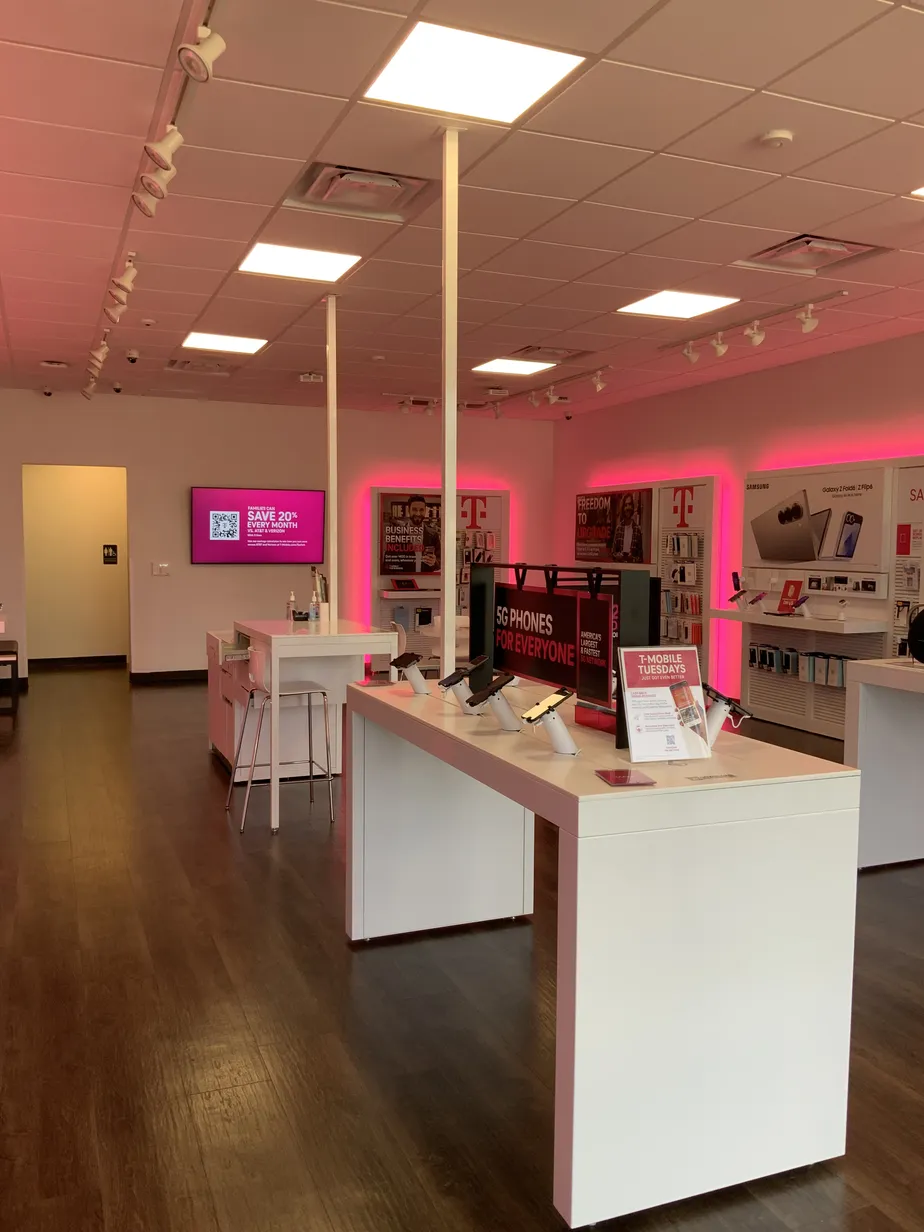  Interior photo of T-Mobile Store at Hwy 16 & Versailles Ave, Denham Springs, LA 