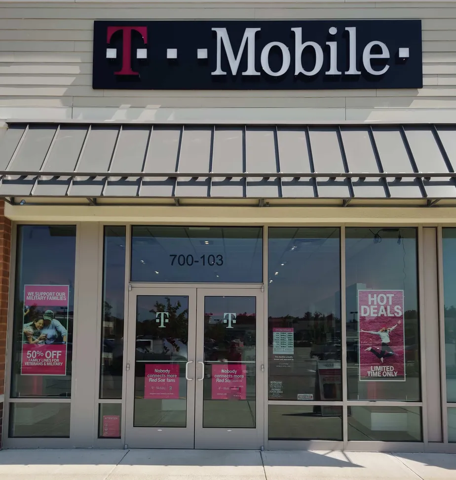 Exterior photo of T-Mobile store at Lafayette Rd & The Provident Way, Seabrook, NH
