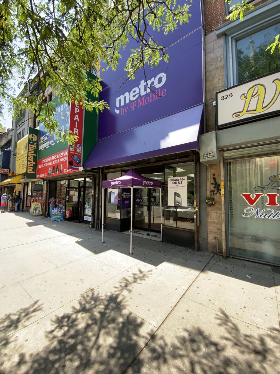 Metro by T-Mobile 827 Broad St - 827 Broad St 