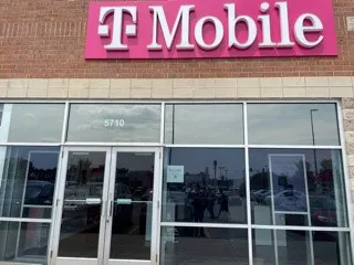  Exterior photo of T-Mobile Store at Touhy Ave & Central Ave, Niles, IL 