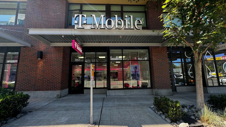 Exterior photo of T-Mobile Store at Fauntleroy & Alaska, Seattle, WA