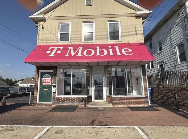 Exterior photo of T-Mobile Store at Georges Rd & Milltown Rd, North Brunswick, NJ