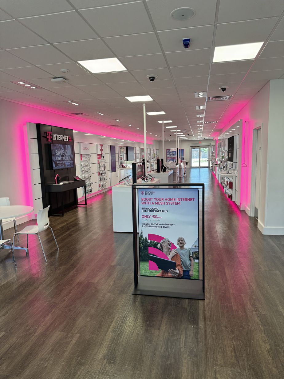 Interior photo of T-Mobile Store at Veterans & Richland, Metairie, LA