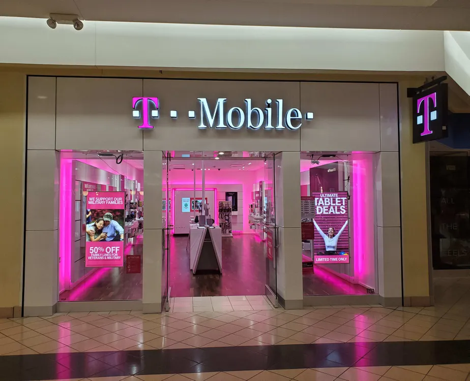 Exterior photo of T-Mobile store at Altamonte Mall 5, Altamonte Springs, FL