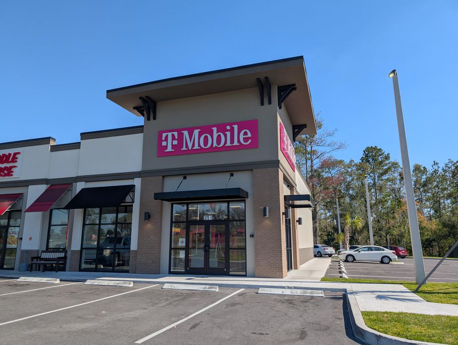 Exterior photo of T-Mobile Store at US-129 & I-10, Live Oak, FL