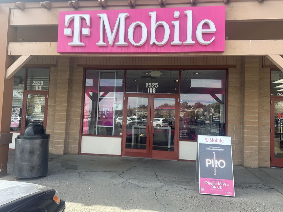Exterior photo of T-Mobile Store at Mtn City Hwy & Sagecrest Dr, Elko, NV