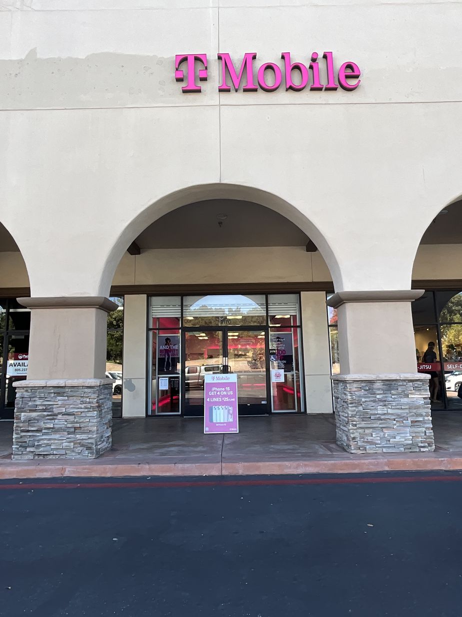 Exterior photo of T-Mobile Store at El Camino Real & Del Rio Rd, Atascadero, CA