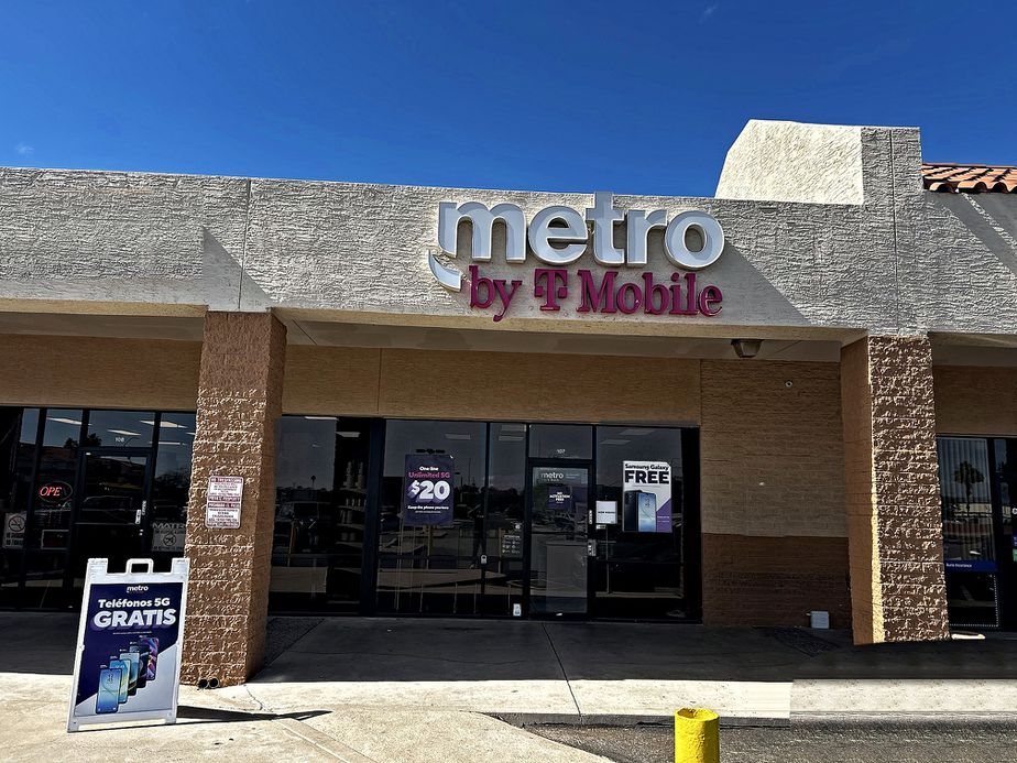 Metro by T-Mobile 303 E Southern Ave - 303 E Southern Ave 