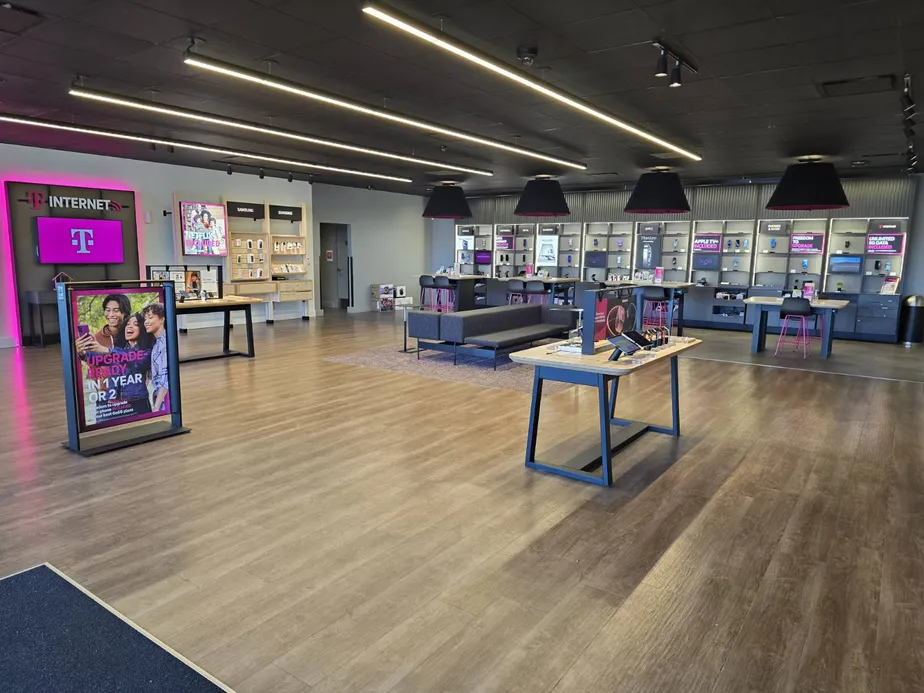  Interior photo of T-Mobile Store at The Shops at Willow Lawn, Richmond, VA 
