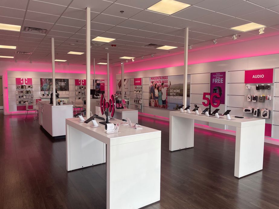 Interior photo of T-Mobile Store at Custer Rd & Eldorado, Mckinney, TX