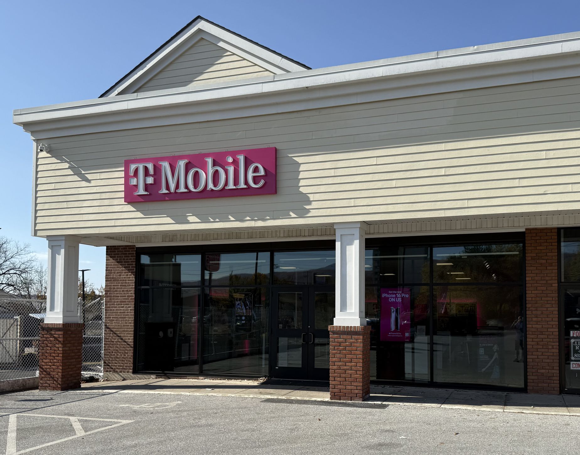 Tore Rugland T-Mobile Main & Woodstock: Neighborhood Store in Rutland, VT