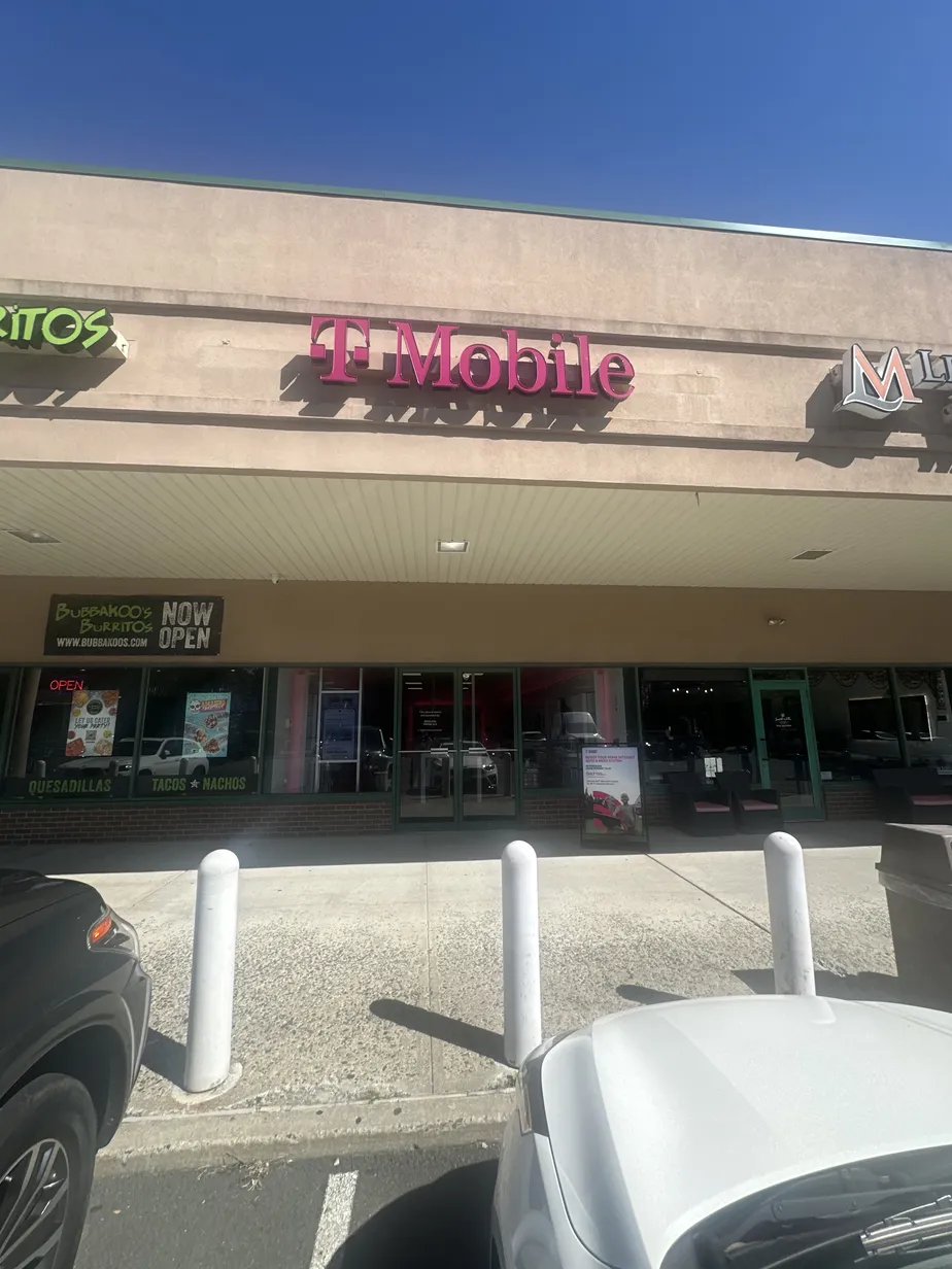  Exterior photo of T-Mobile Store at Applegarth & Prospect Plains, Monroe Township, NJ 