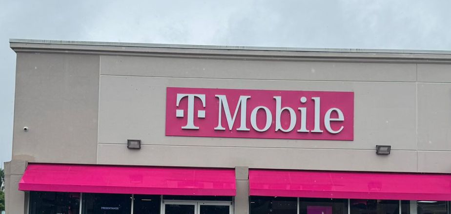 Exterior photo of T-Mobile Store at Plaza Escorial, Carolina, PR