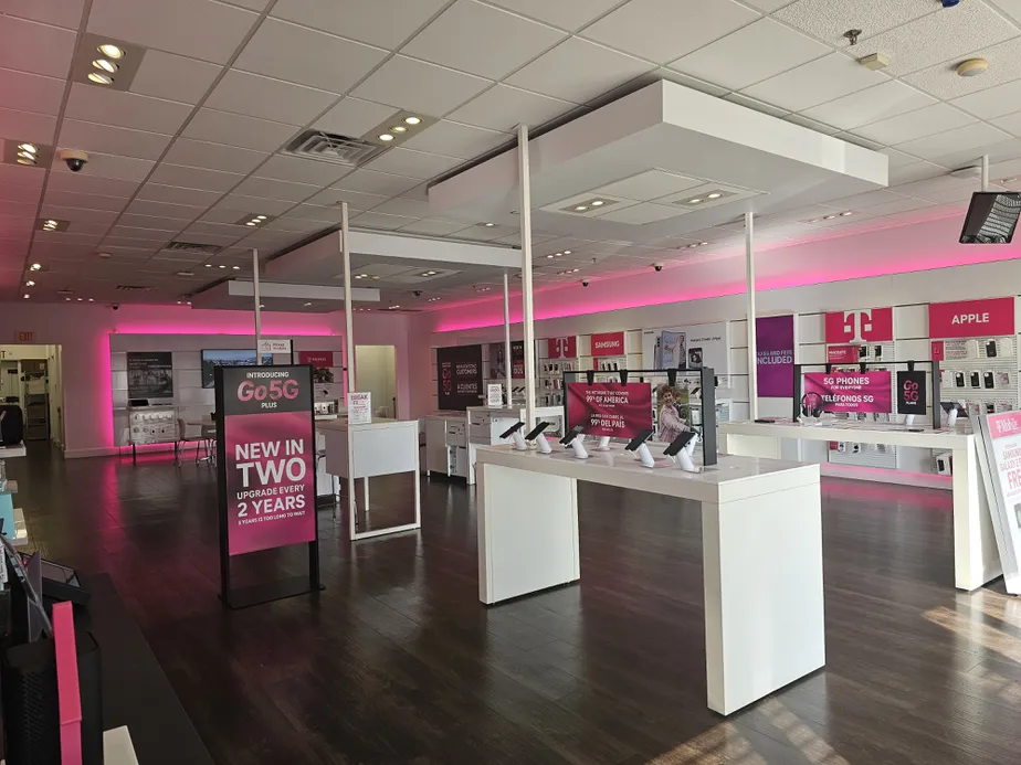 Foto del interior de la tienda T-Mobile en Alameda & Glazebrook, Corpus Christi, TX