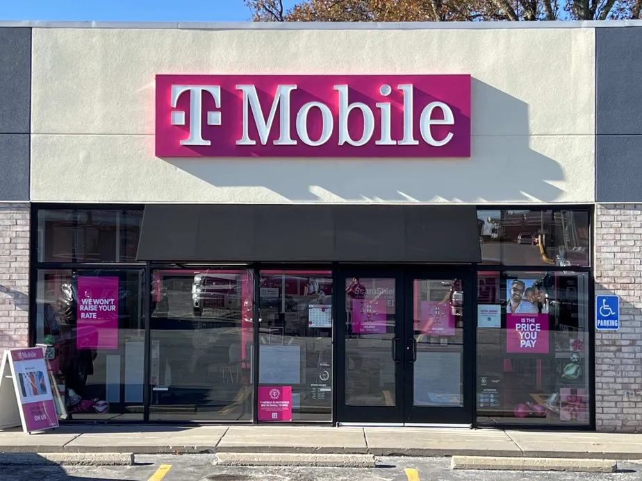 Exterior photo of T-Mobile Store at W Jesse James Rd & Corum Rd, Excelsior Springs, MO