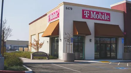  Exterior photo of T-Mobile Store at Riverside & Herndon, Fresno, CA 