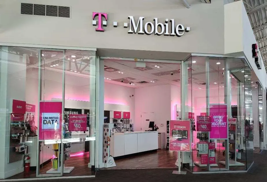 Exterior photo of T-Mobile store at Jersey Gardens 2, Elizabeth, NJ