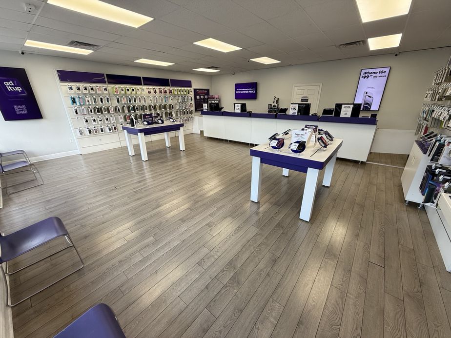Metro by T-Mobile 2290 NW 28th St - 2290 NW 28th St 