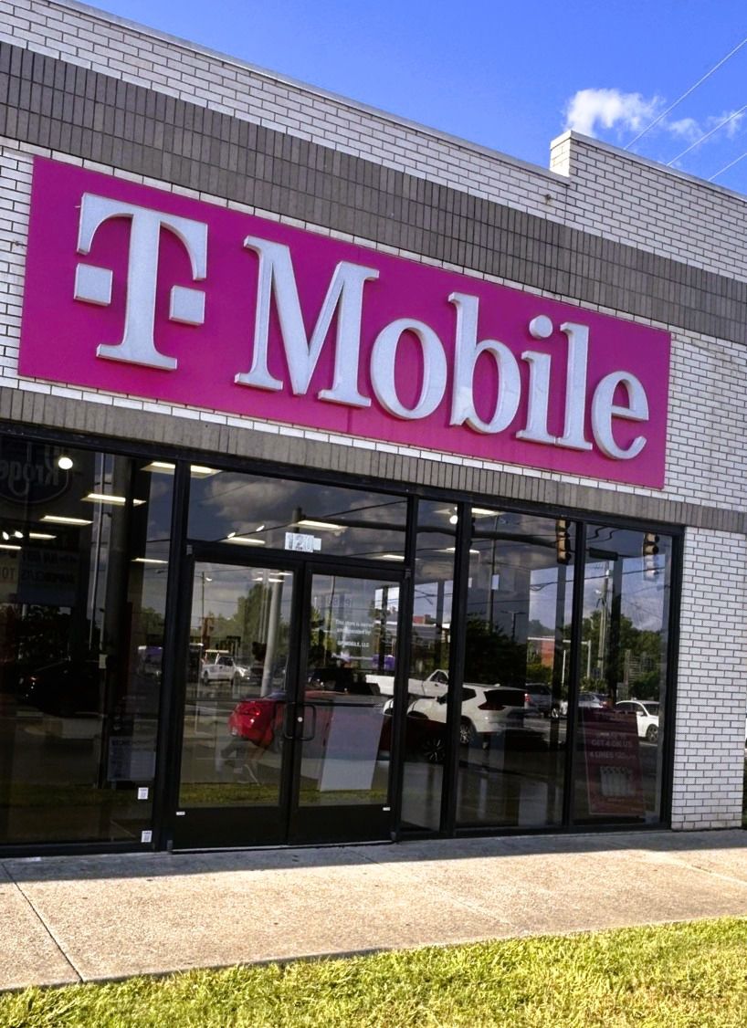 Exterior photo of T-Mobile Store at Gallatin Pike & Old Hickory, Madison, TN