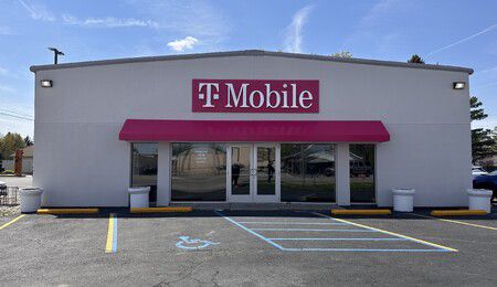 Exterior photo of T-Mobile Store at Main & South, Bryan, OH