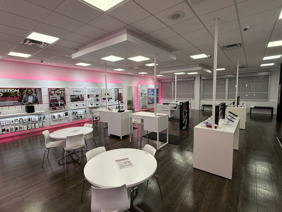 Interior photo of T-Mobile Store at Howell Branch Rd & Semoran Blvd, Casselberry, FL