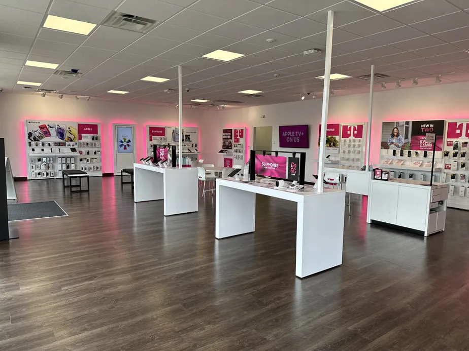 Interior photo of T-Mobile Store at Jill St & Brenwood St, Berea, KY